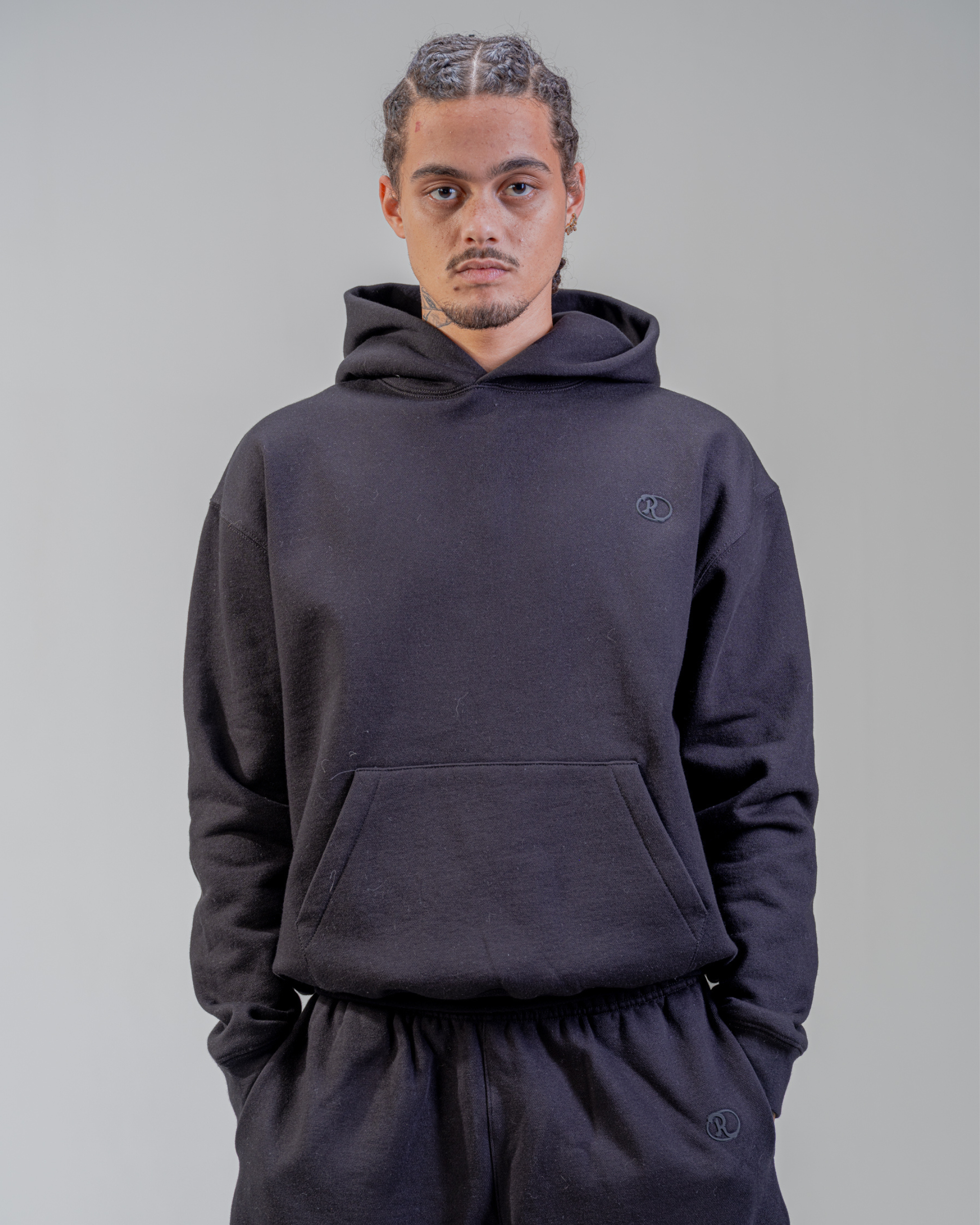 SWEAT À CAPUCHE [NOIR]