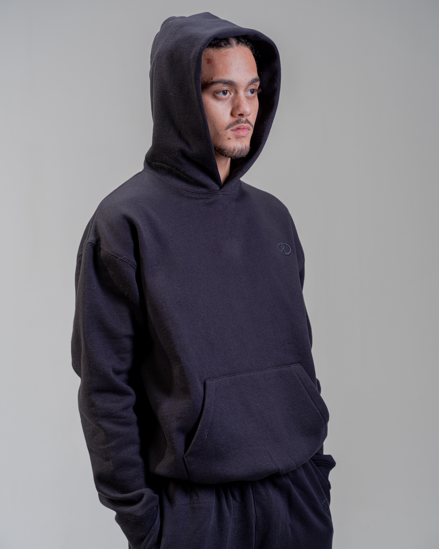 SWEAT À CAPUCHE [NOIR]