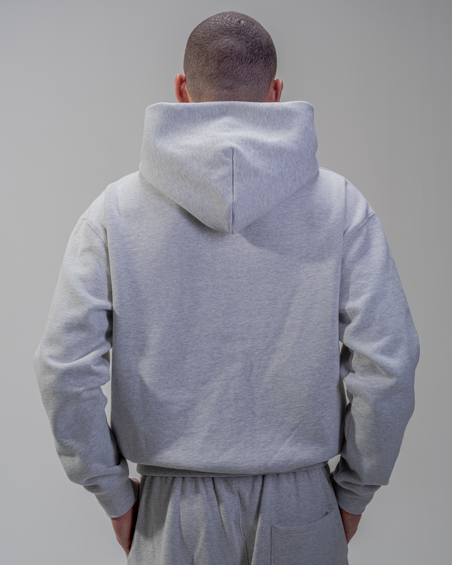 SWEAT À CAPUCHE [GRIS]