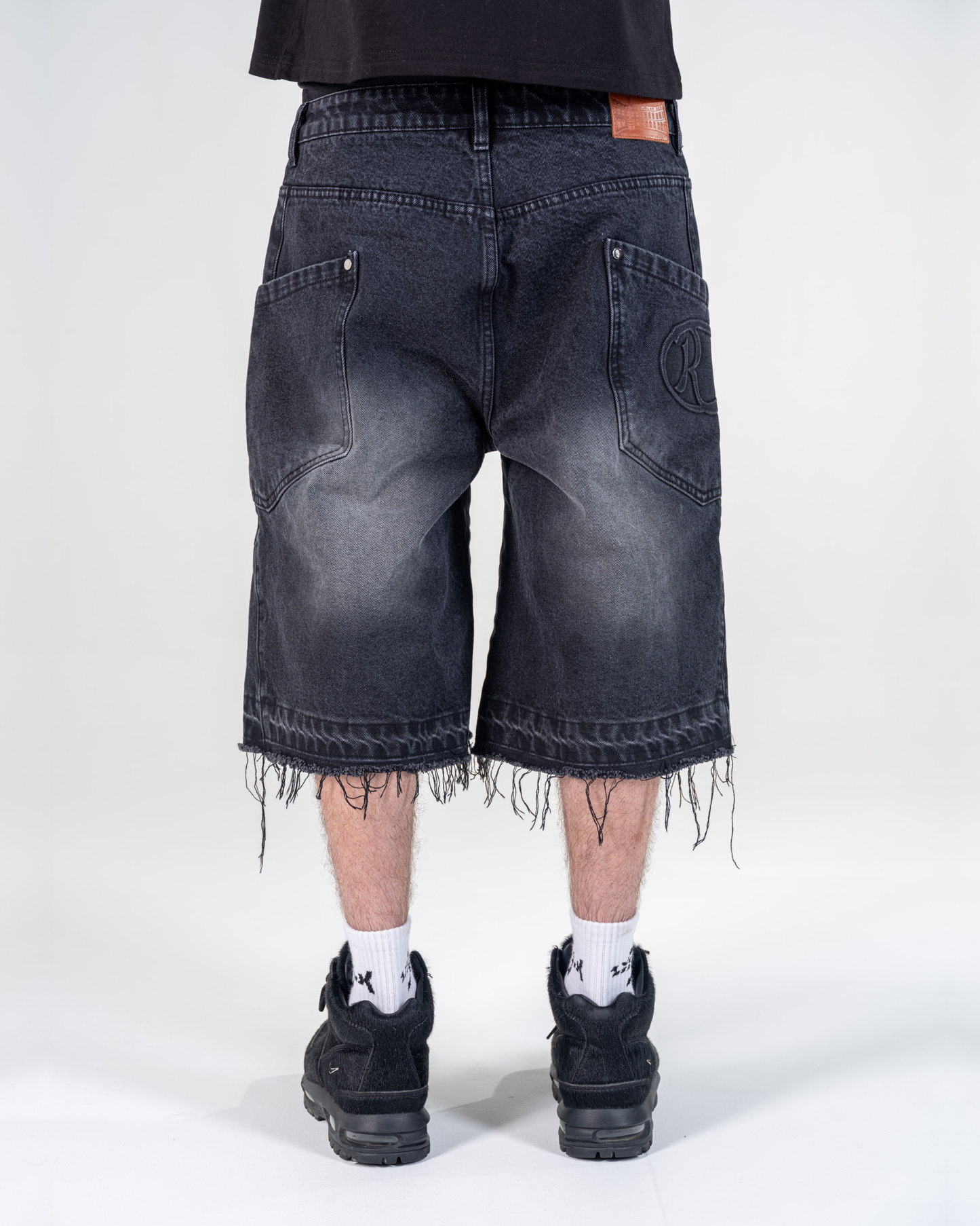 RIPPED BAGGY JORTS [NOIR]