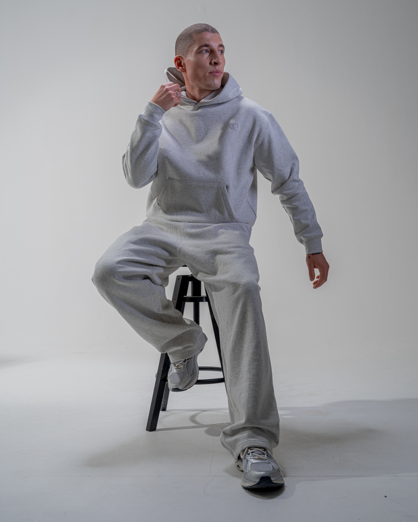 SWEAT À CAPUCHE [GRIS]