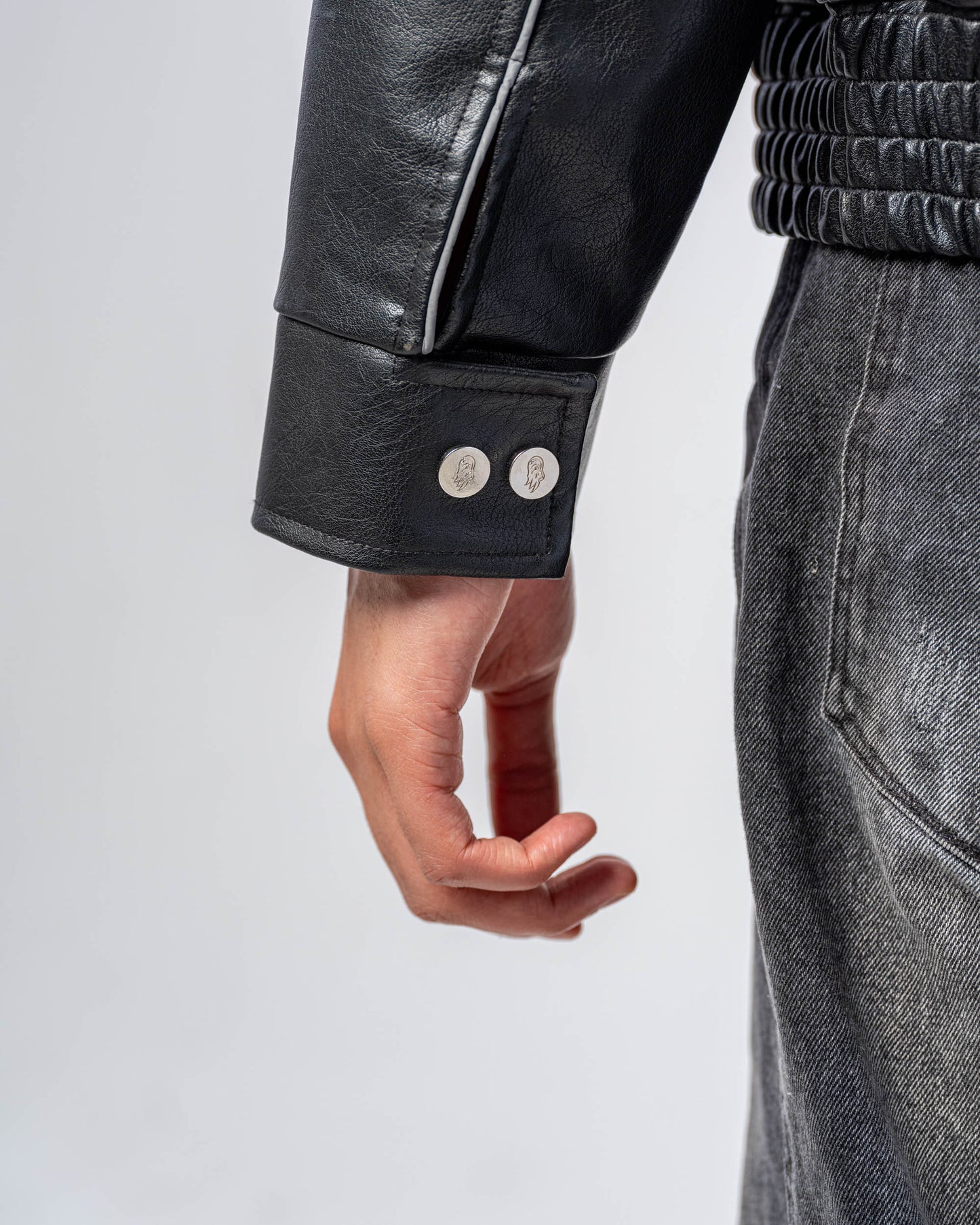 VESTE EN SIMILICUIR [NOIR]