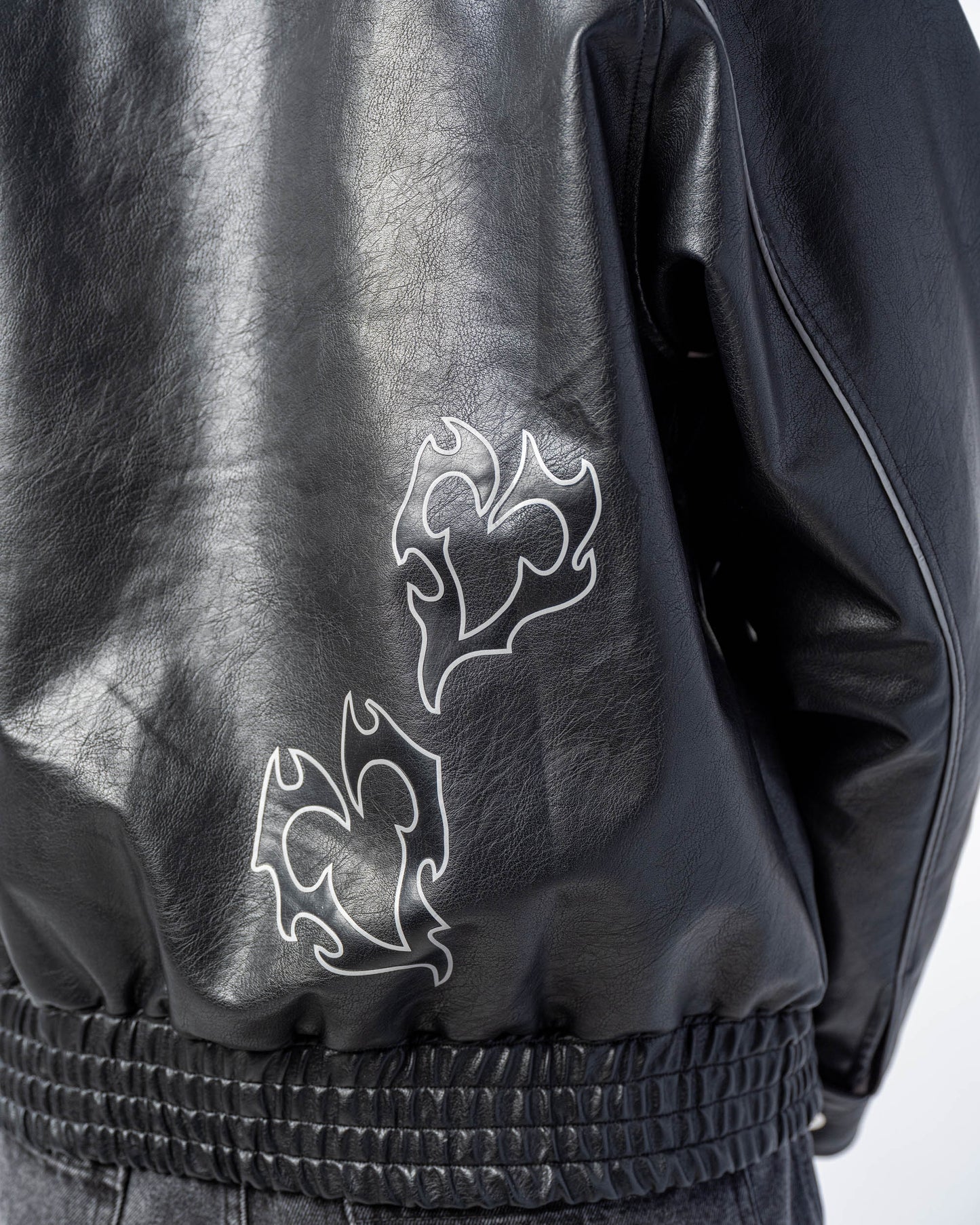 VESTE EN SIMILICUIR [NOIR]